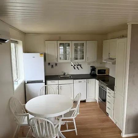 بيت للعطل Charming Sea View برغن